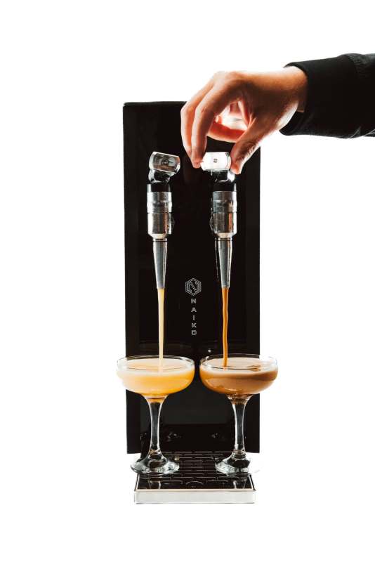 Detailansicht der Naiko Espresso Martini Maschine 2 TAP mit Zapfhähnen
